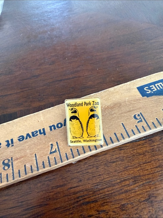 Jewelry - Vintage Woodland Park Zoo Pin